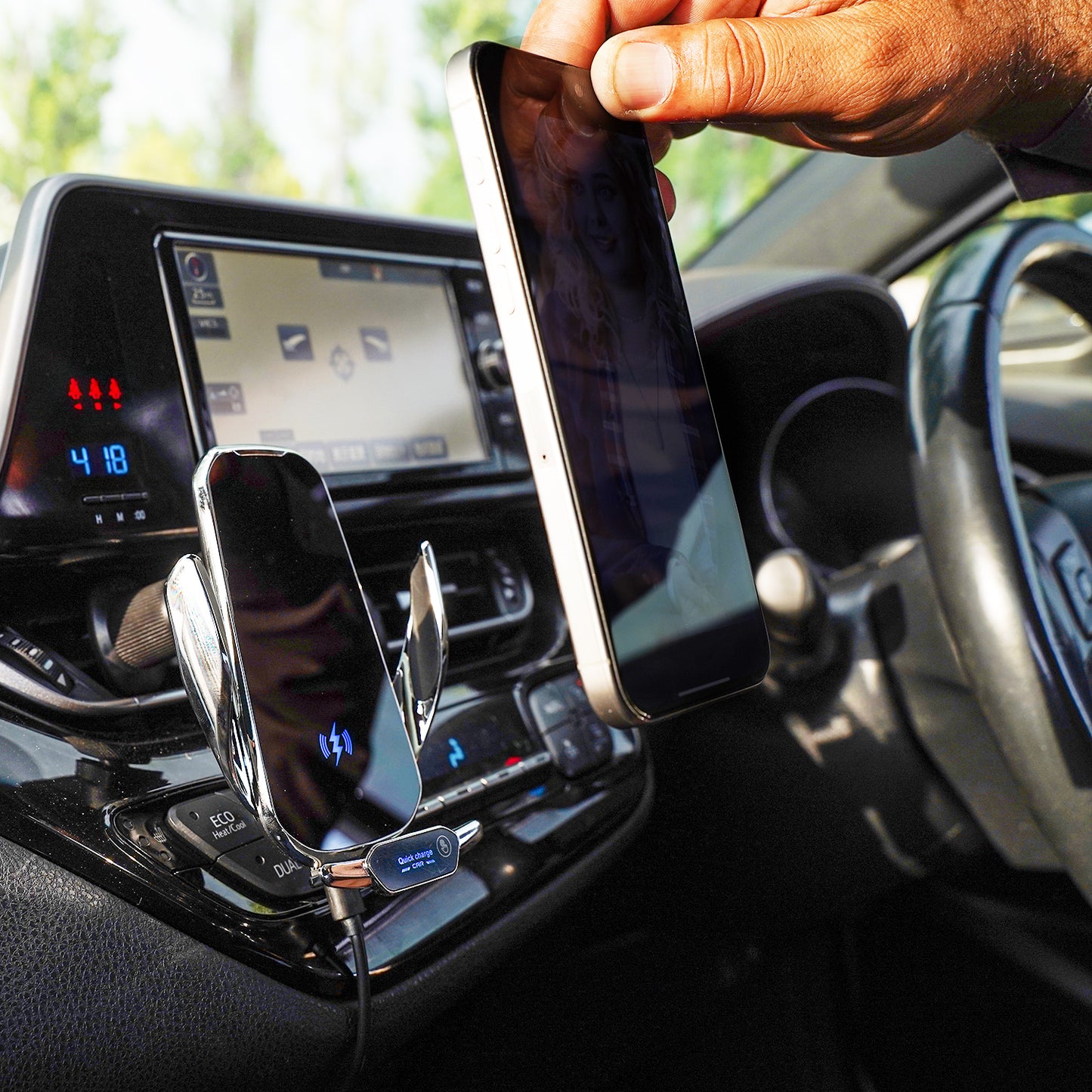 15W Auto-Clamping Wireless Car Charger – Fast Charging Vent Mount Phone Holder
